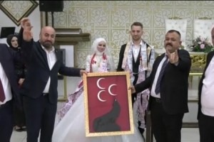 Osman Tercan'dan Genç Çifte Anlamlı Hediye